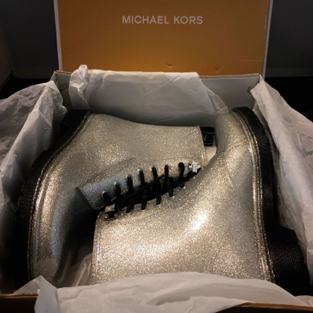 💯🔥MICHAEL KORS Women's Tavis Rain Booties, SIZE 8M🔥🔥NEW IN THE ORIGINAL BO